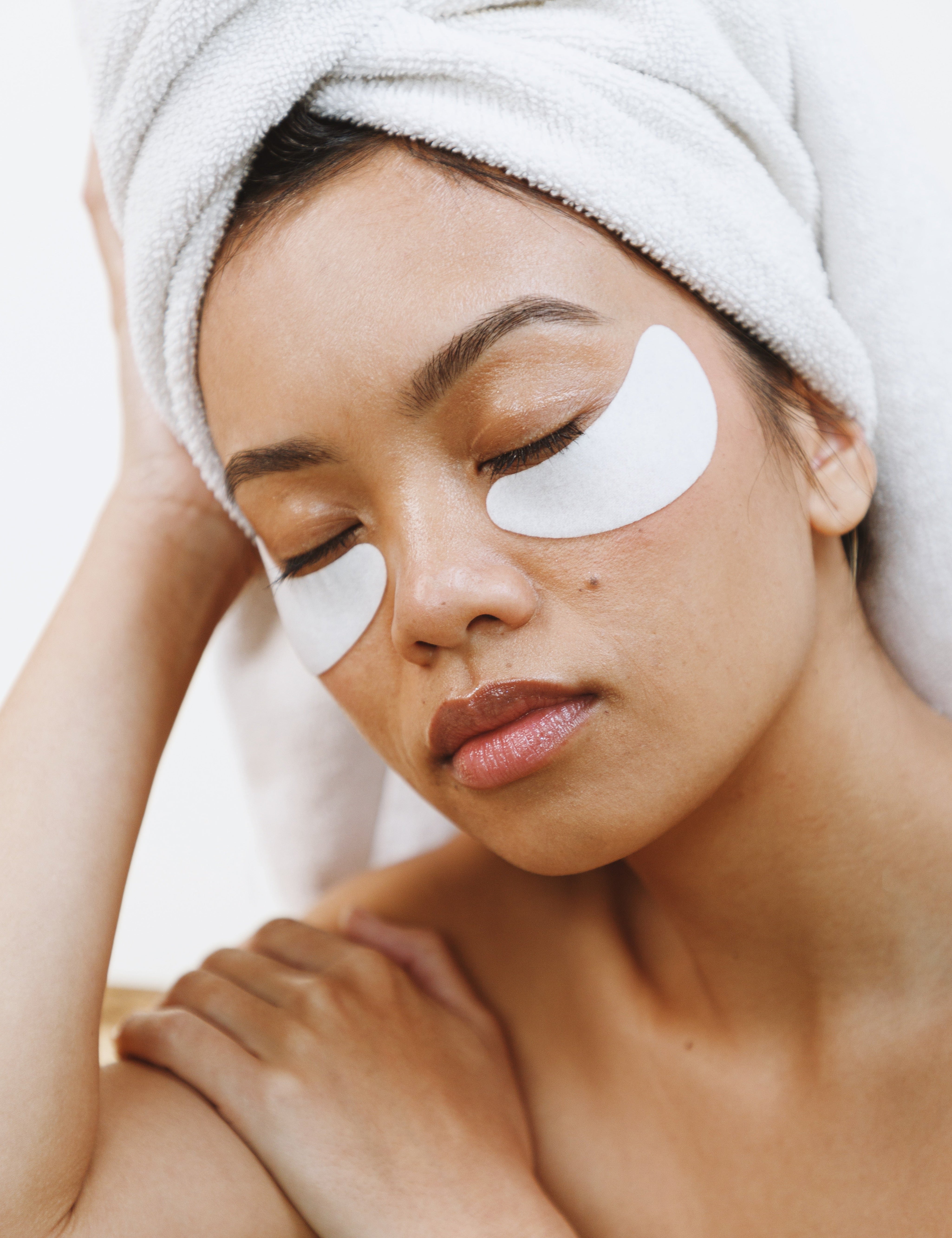The Science of a Cooling Routine: How Cold Therapy Transforms Stressed Skin