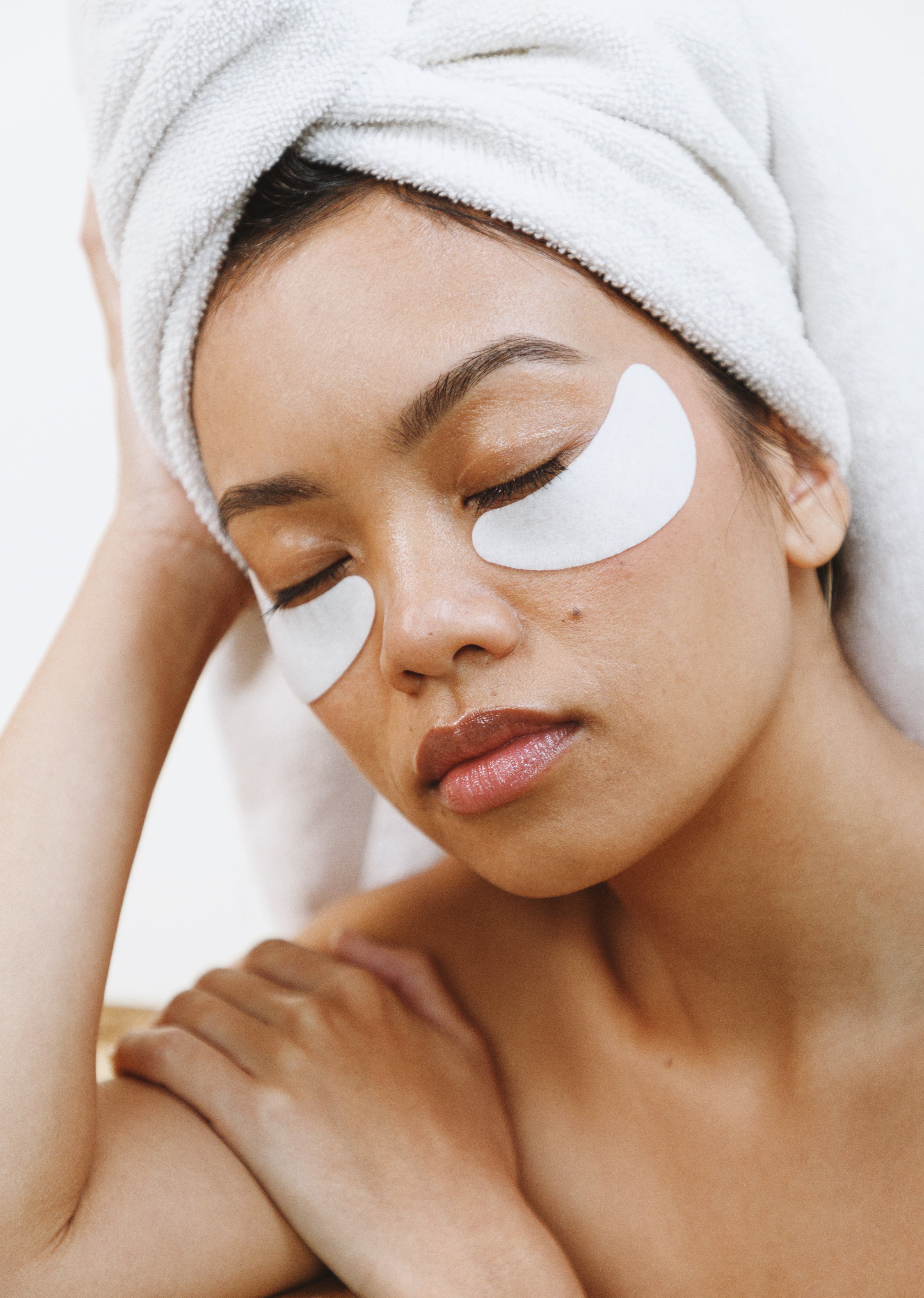 The Science of a Cooling Routine: How Cold Therapy Transforms Stressed Skin