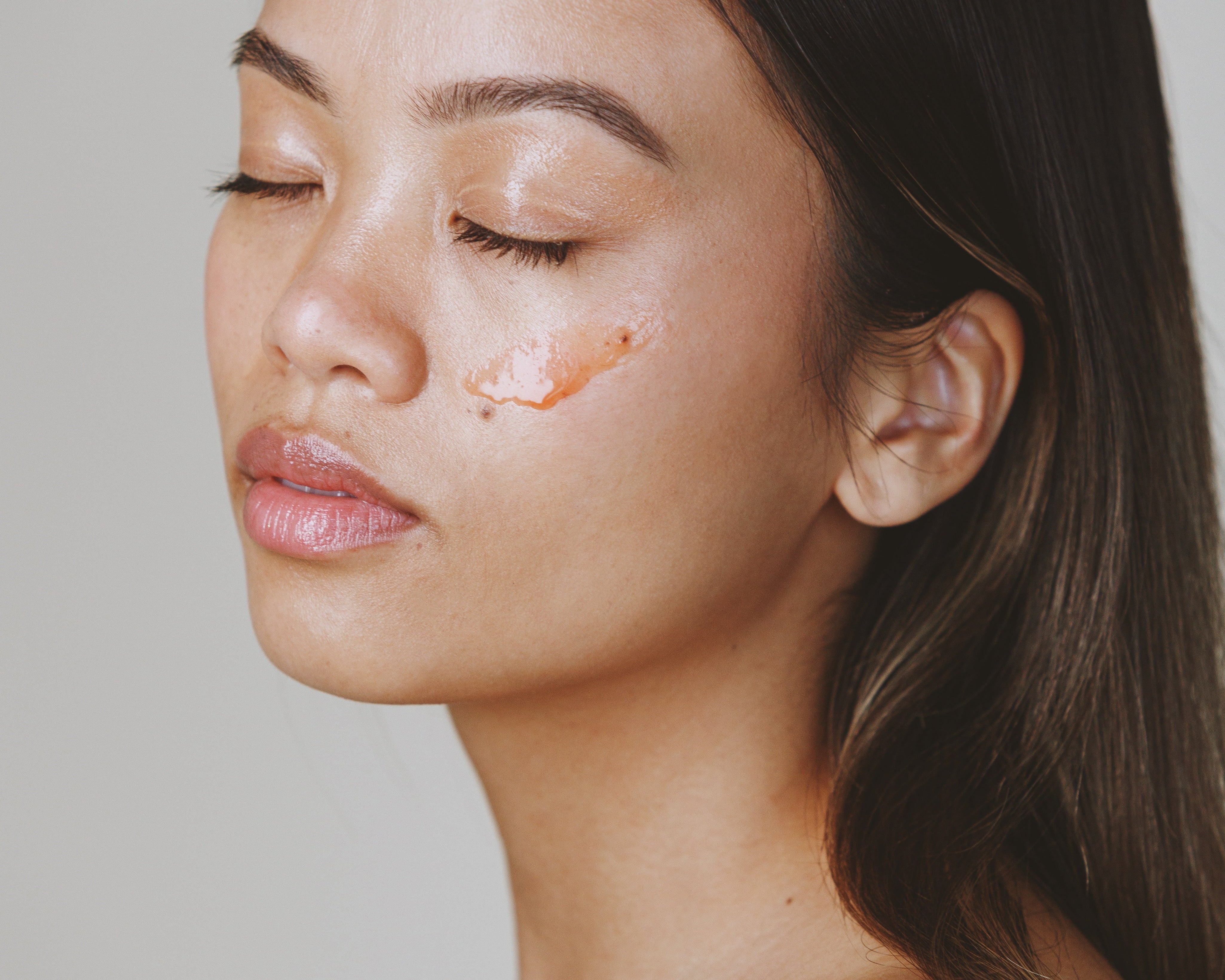 How Icelandic Youth Serum Fights Exposome Damage Day and Night