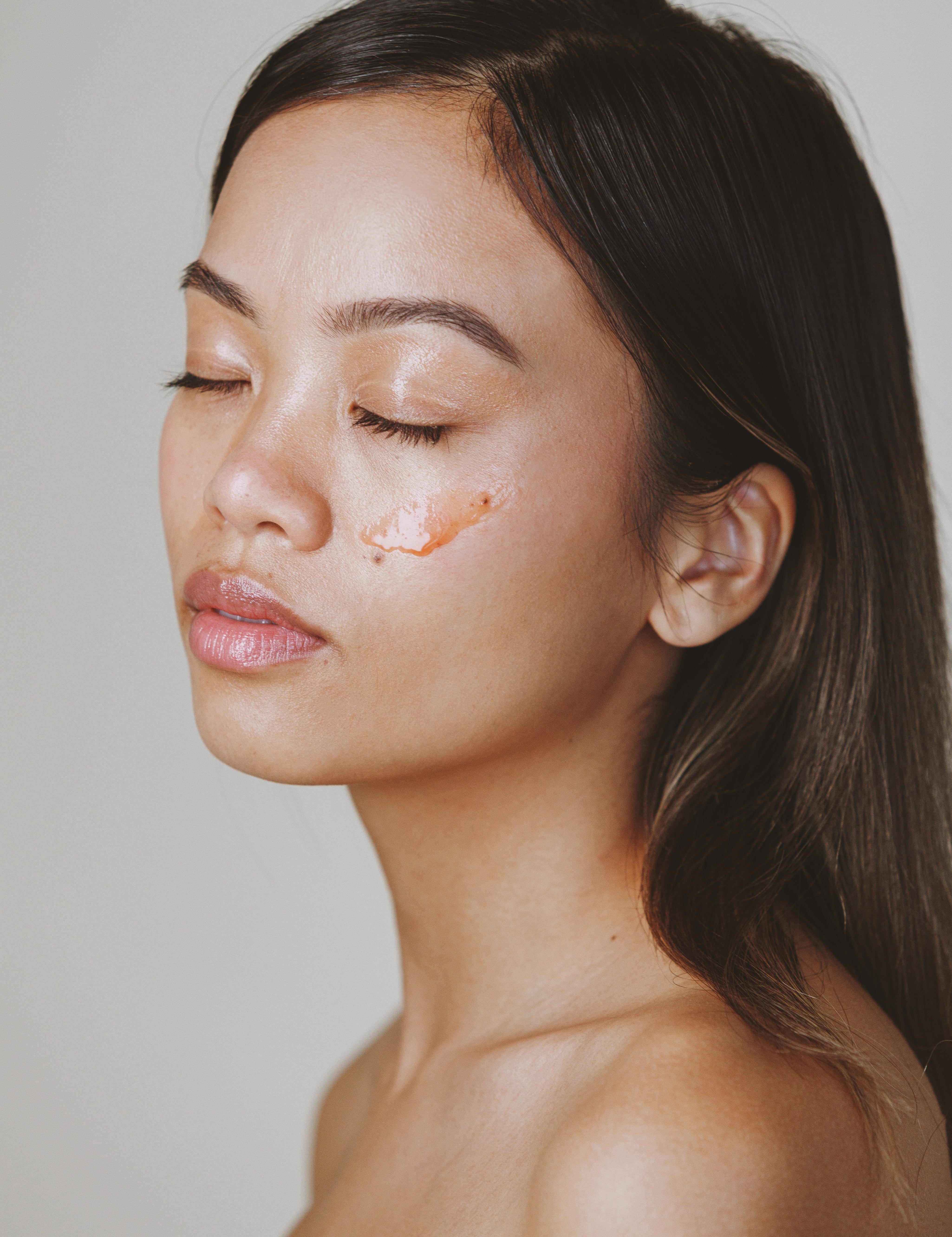 How Icelandic Youth Serum Fights Exposome Damage Day and Night