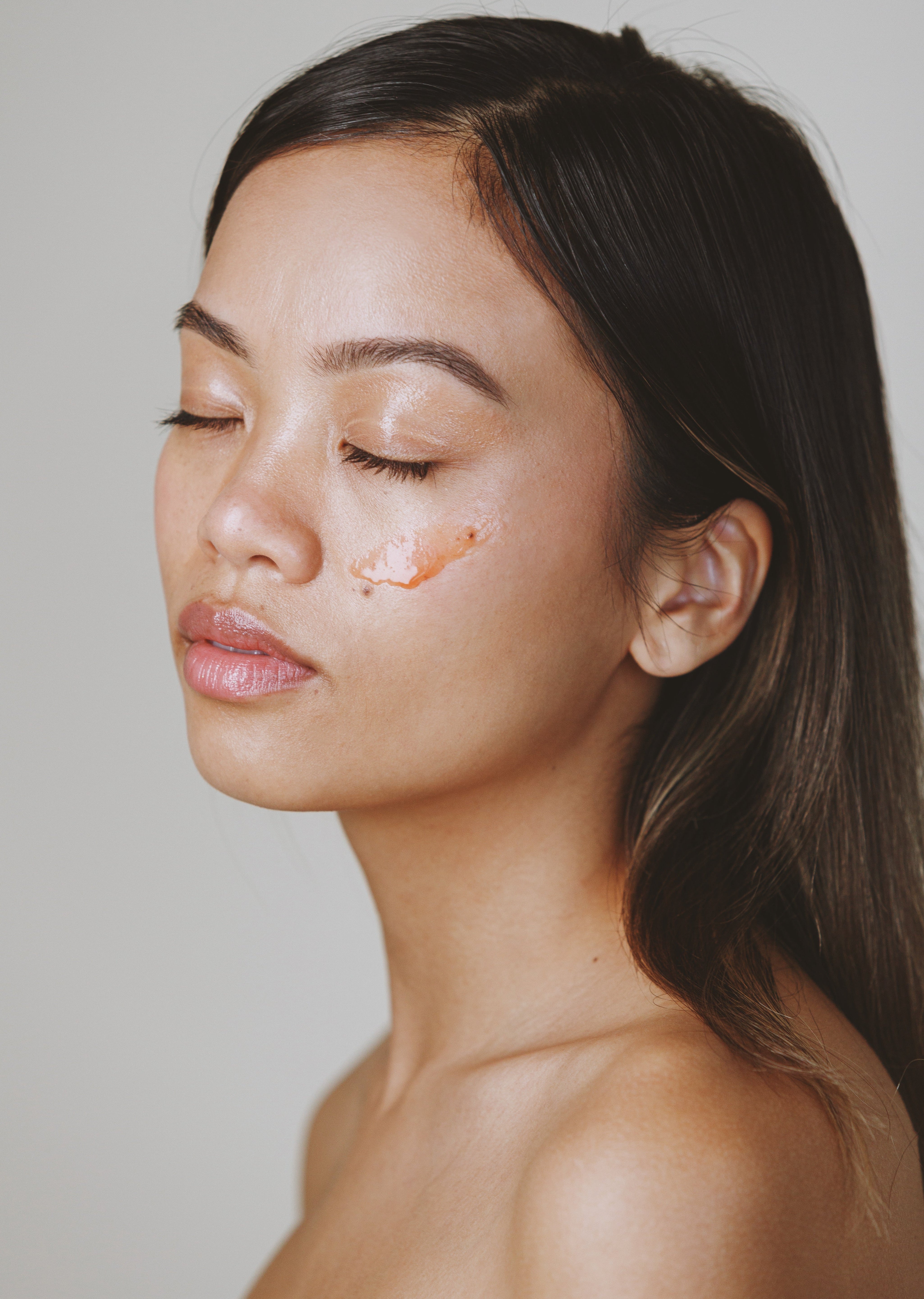 How Icelandic Youth Serum Fights Exposome Damage Day and Night