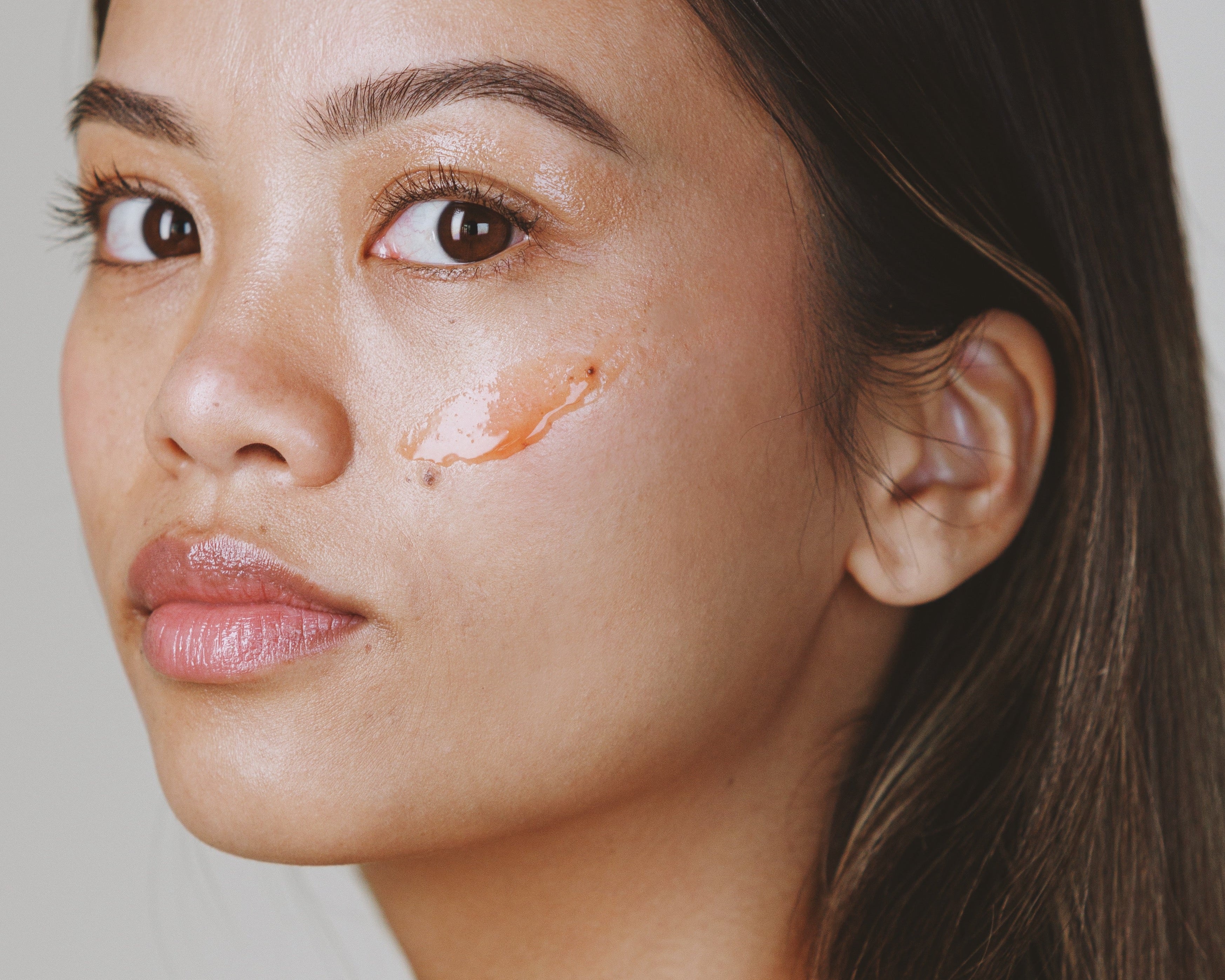Best Anti-Aging Serums for Sensitive Faces: Cooling, Calming, and Clinically-Driven Care