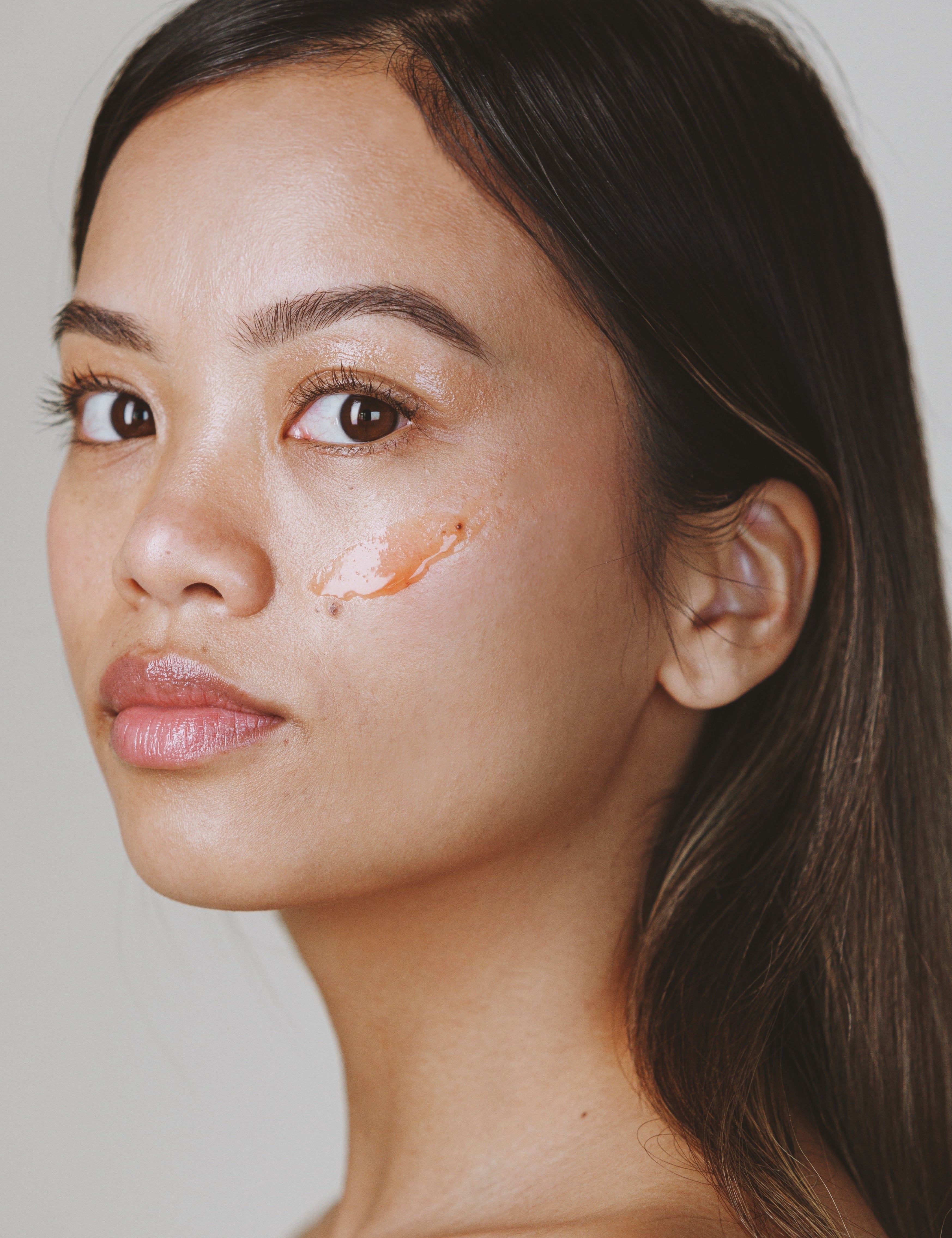 Best Anti-Aging Serums for Sensitive Faces: Cooling, Calming, and Clinically-Driven Care