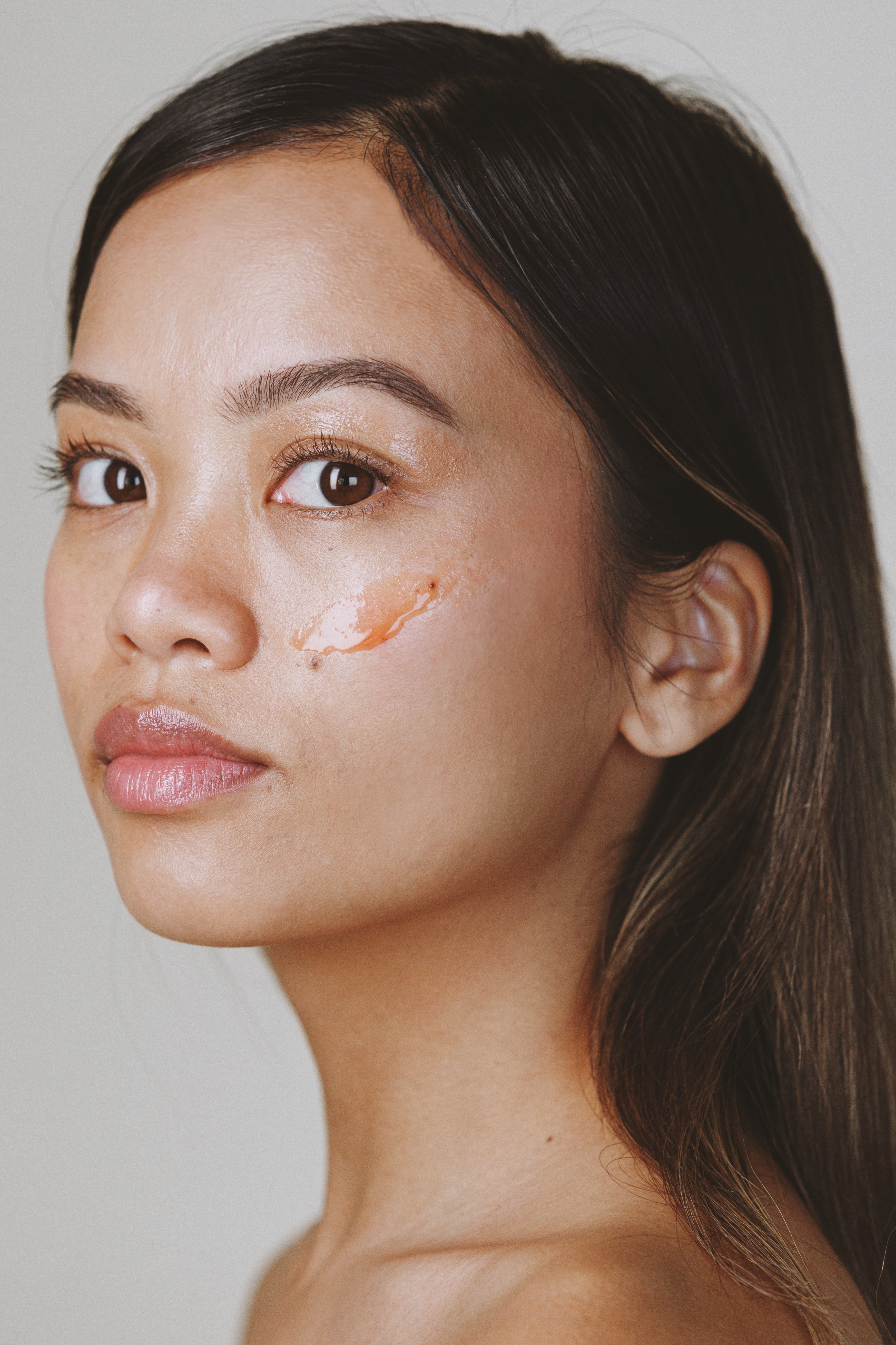 Best Anti-Aging Serums for Sensitive Faces: Cooling, Calming, and Clinically-Driven Care