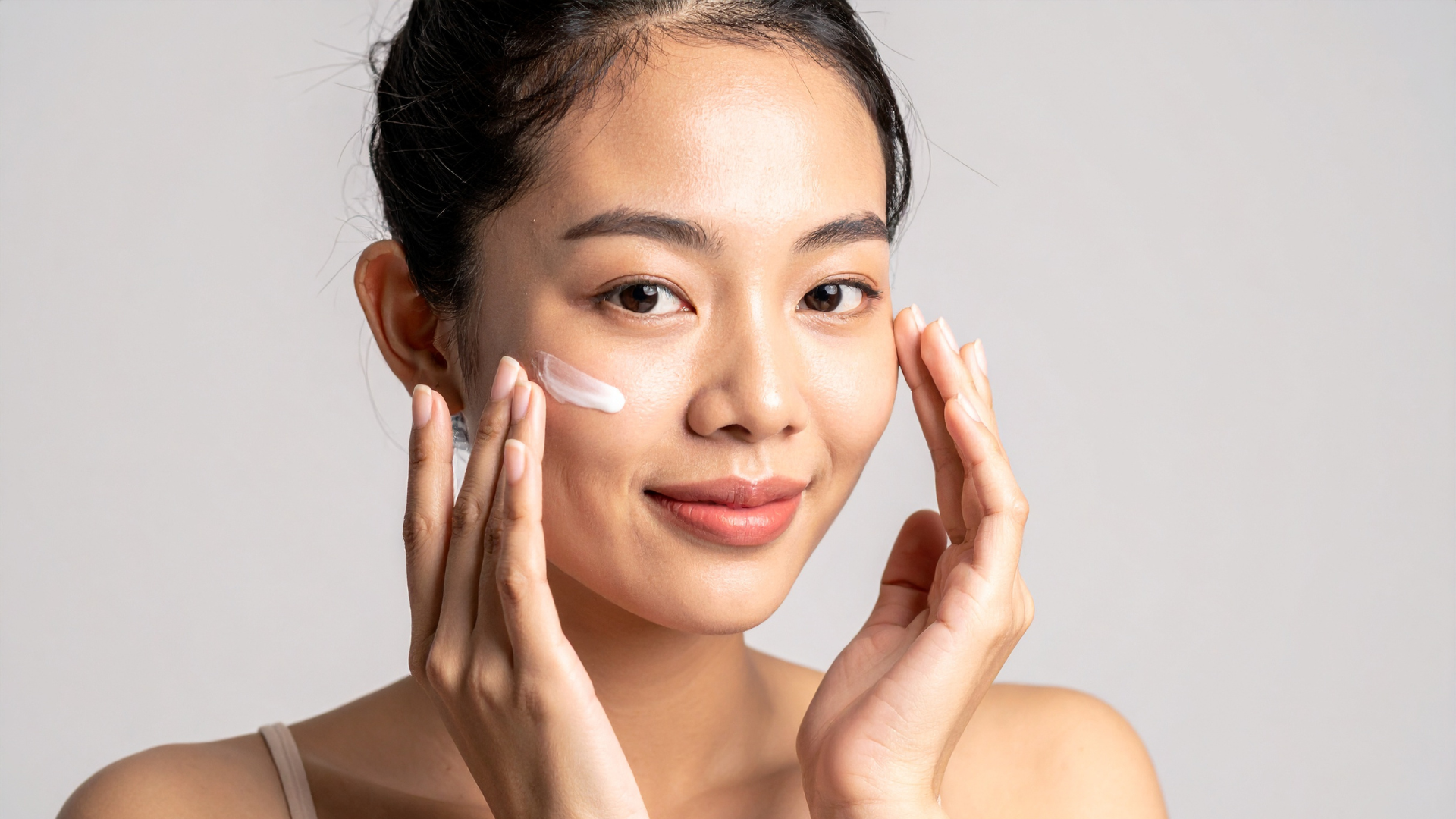 The Ultimate Guide to Balancing Acne-Prone Skin in Summer