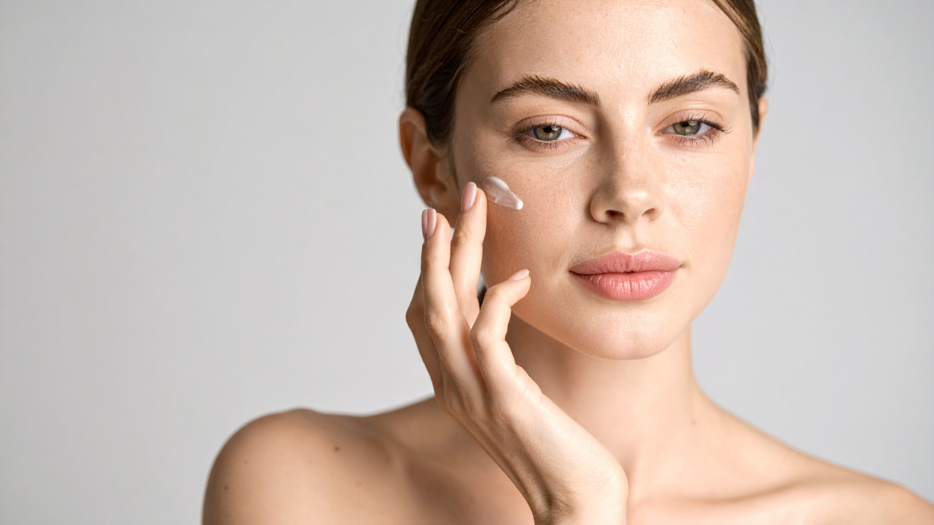 The Ultimate Guide to Maximizing Overnight Skin Recovery: Sleep, Hydration, and Skincare