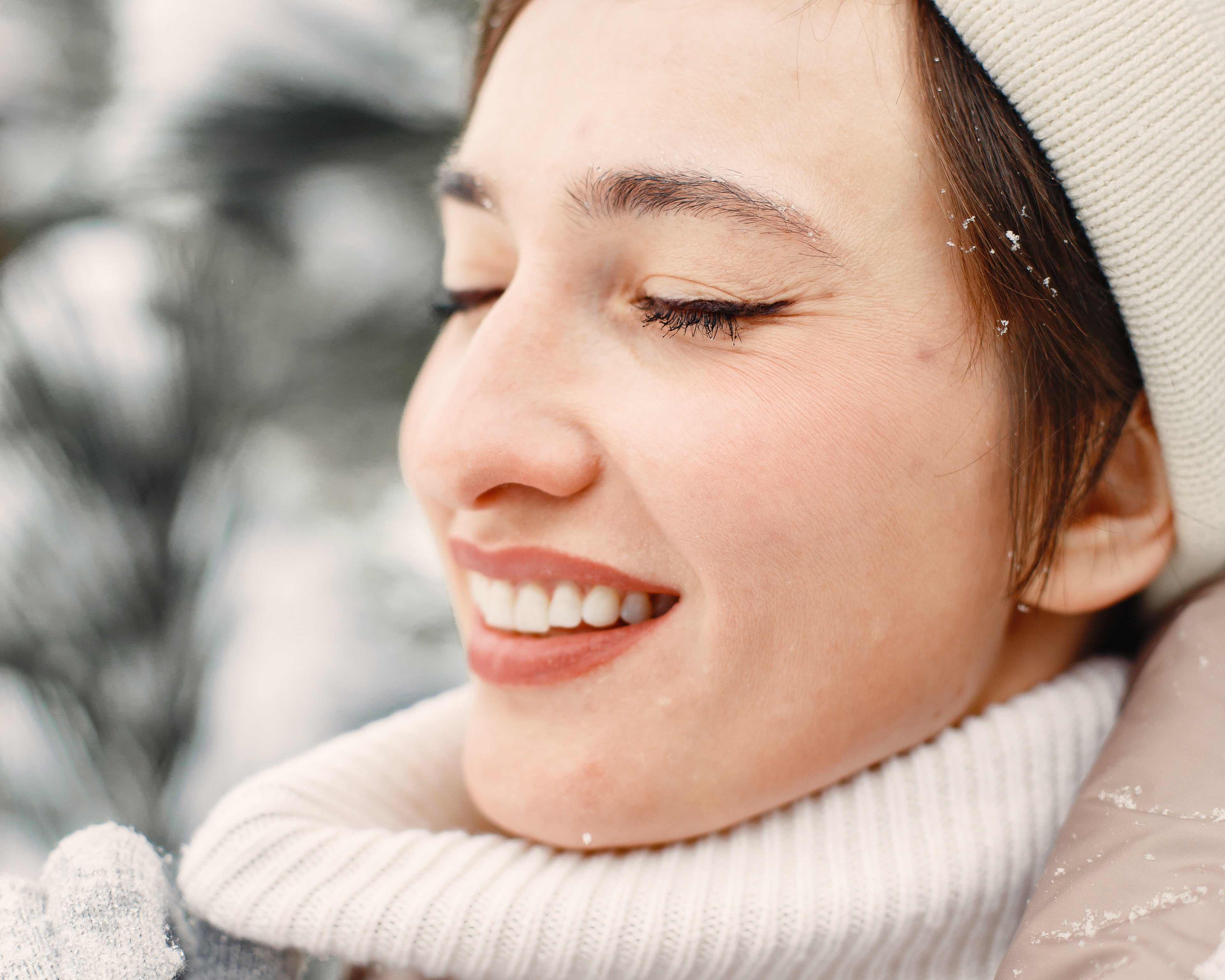 Best Solutions for Dry Skin in Freezing Weather: Science-Backed Tips and Skyn Iceland’s Top Picks