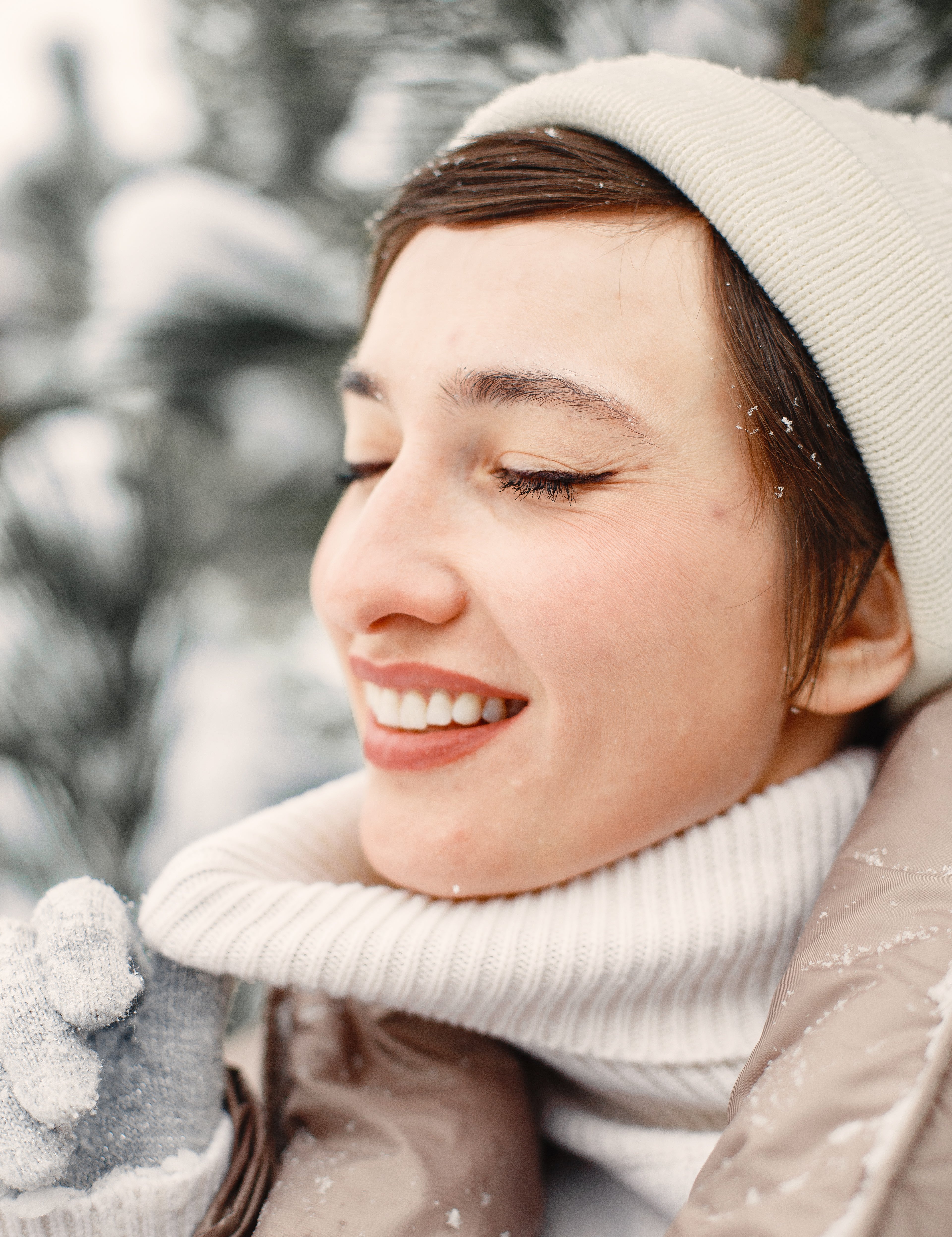 Best Solutions for Dry Skin in Freezing Weather: Science-Backed Tips and Skyn Iceland’s Top Picks
