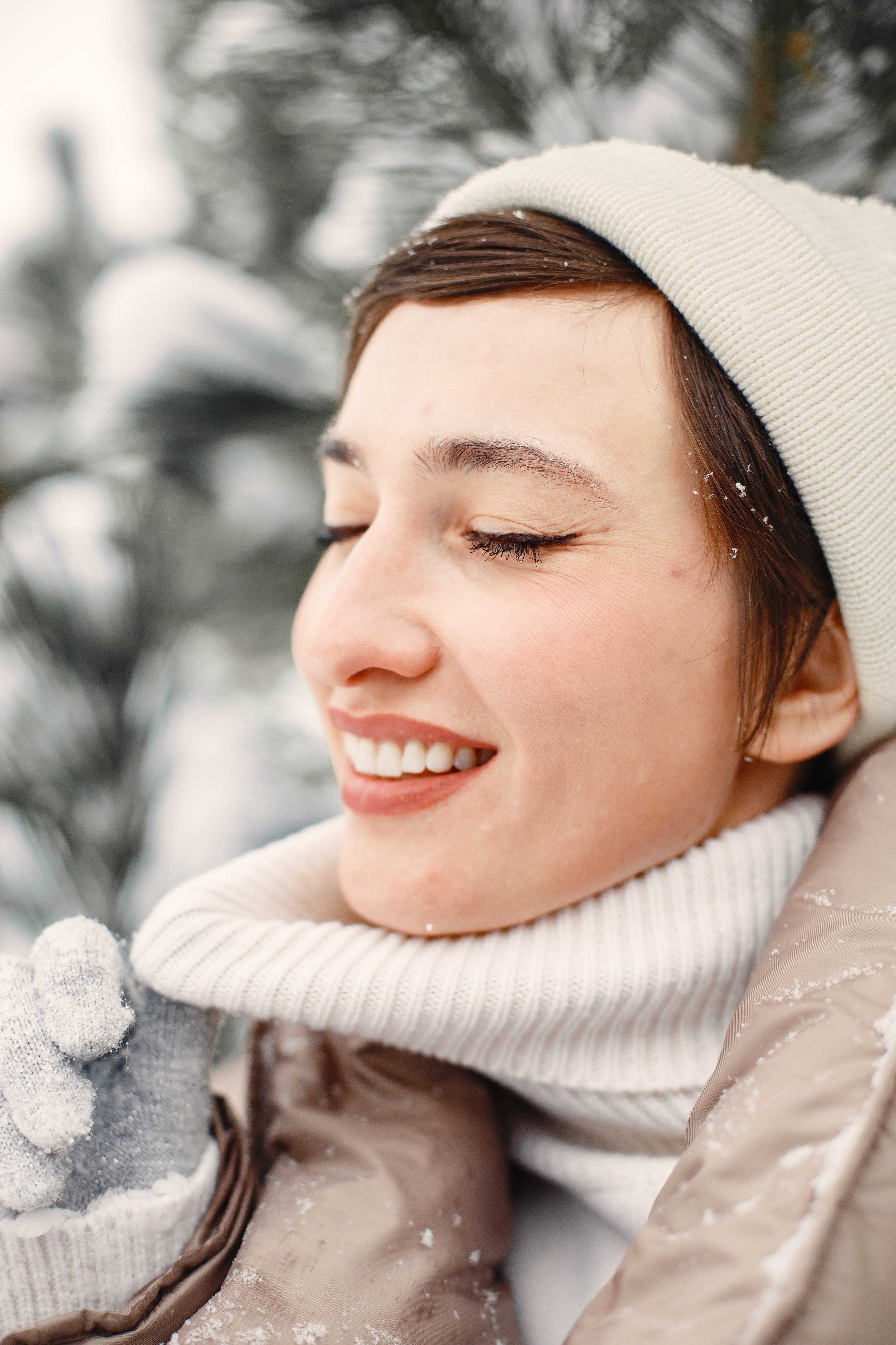 Best Solutions for Dry Skin in Freezing Weather: Science-Backed Tips and Skyn Iceland’s Top Picks