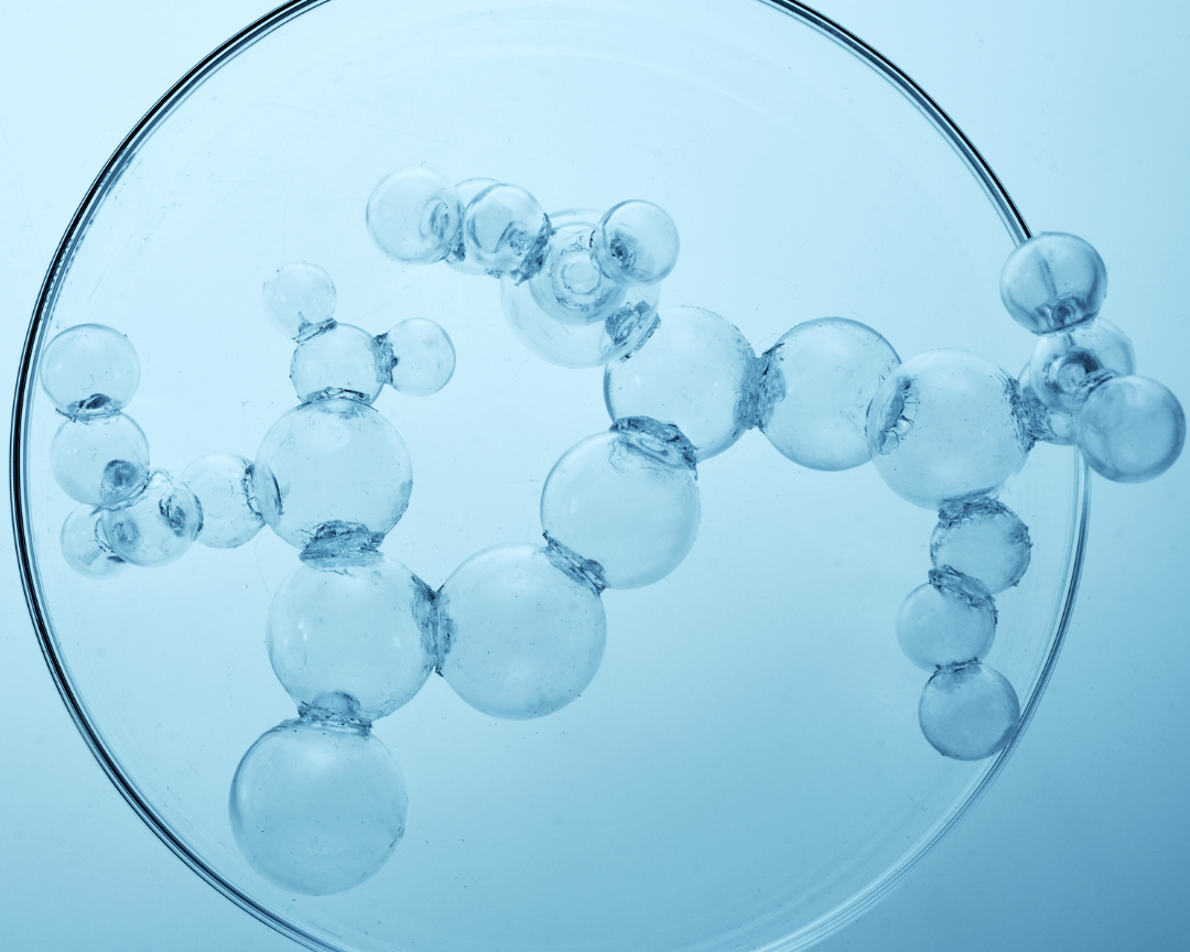 Acid Mantle vs. Skin Barrier: The Difference and How to Protect Both